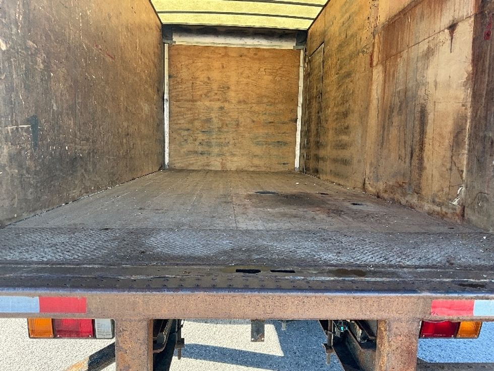 Medium Duty Box Truck-Light and Medium Duty Trucks-Hino-2020-195-Ottawa-ON-71,657\n\t\tkm-$ 68,250 - Image 9