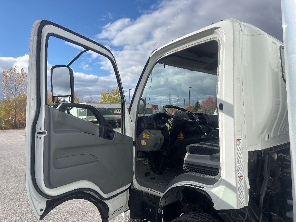 Medium Duty Box Truck-Light and Medium Duty Trucks-Hino-2020-195-Ottawa-ON-76,337\n\t\tkm-$ 64,750 - Image 16