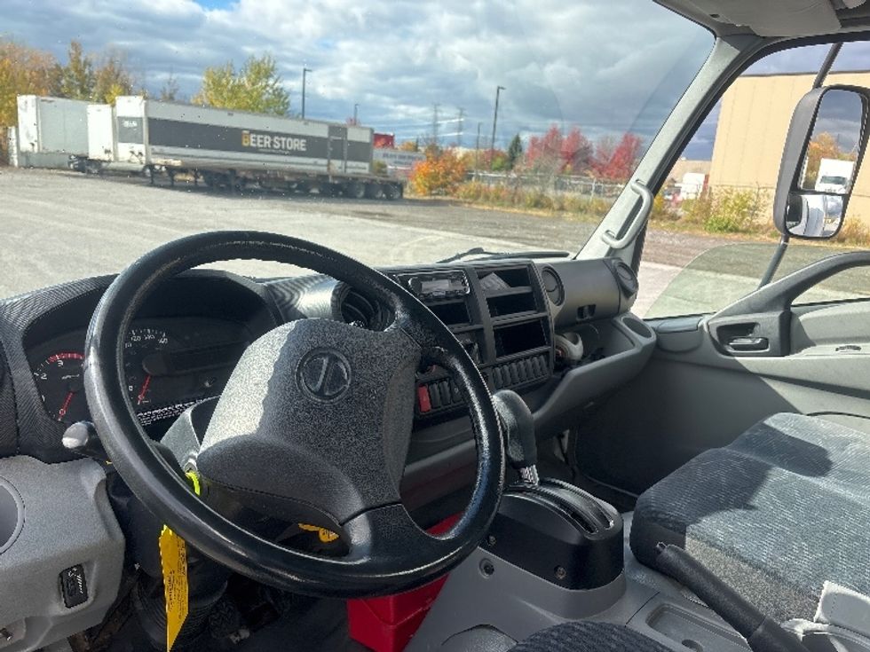 Medium Duty Box Truck-Light and Medium Duty Trucks-Hino-2020-195-Ottawa-ON-76,337\n\t\tkm-$ 64,750 - Image 17