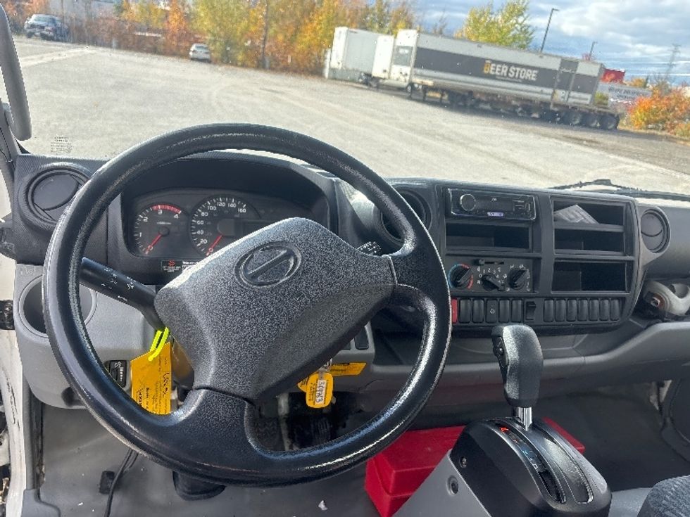 Medium Duty Box Truck-Light and Medium Duty Trucks-Hino-2020-195-Ottawa-ON-76,337\n\t\tkm-$ 64,750 - Image 18