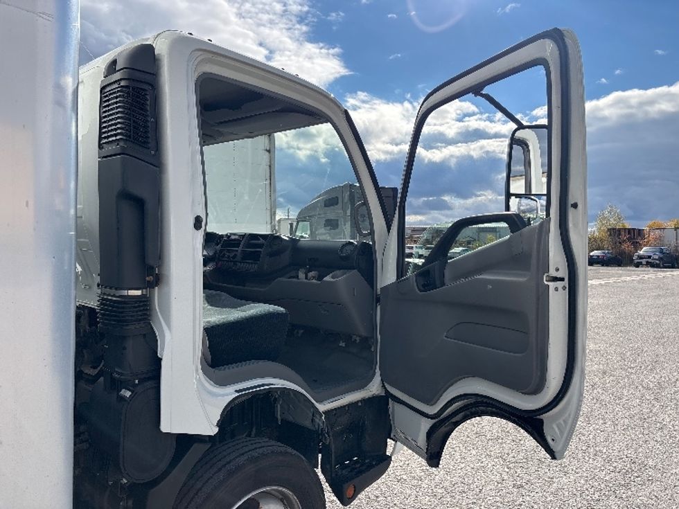 Medium Duty Box Truck-Light and Medium Duty Trucks-Hino-2020-195-Ottawa-ON-76,337\n\t\tkm-$ 64,750 - Image 20