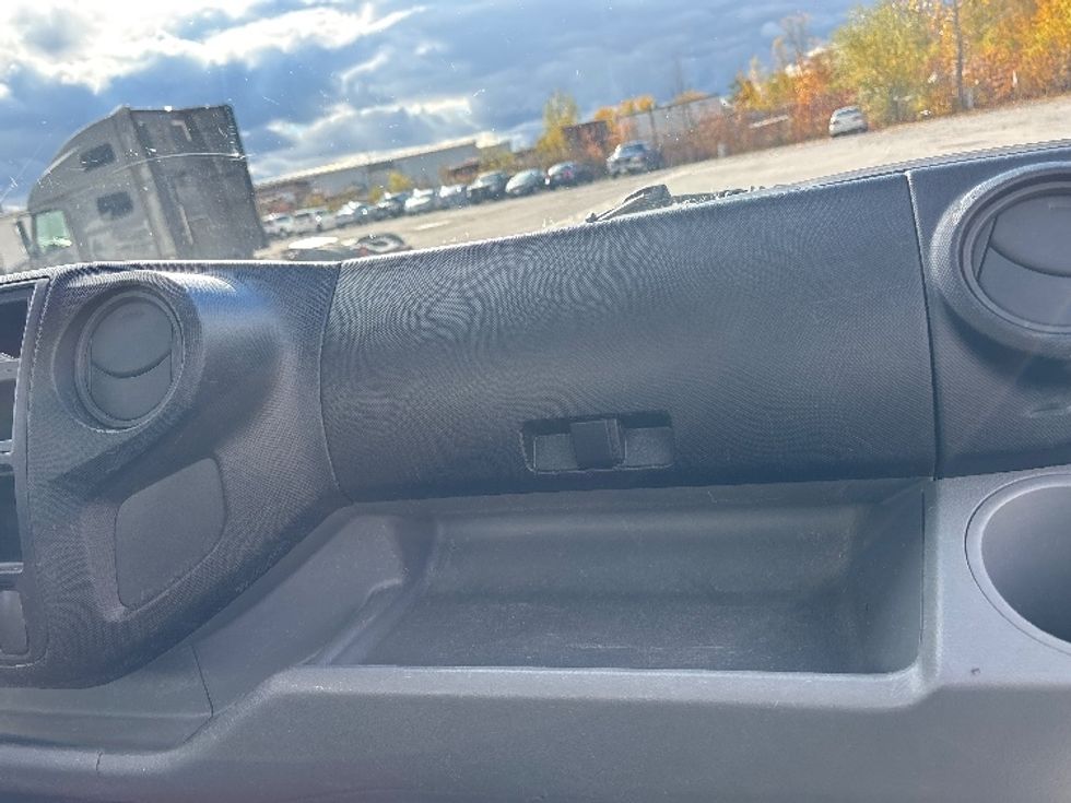 Medium Duty Box Truck-Light and Medium Duty Trucks-Hino-2020-195-Ottawa-ON-76,337\n\t\tkm-$ 64,750 - Image 21