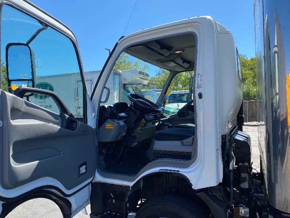 Medium Duty Box Truck-Light and Medium Duty Trucks-Hino-2020-195-Parsippany-NJ-100,872\n\t\tmiles-$ 42,500 - Image 16