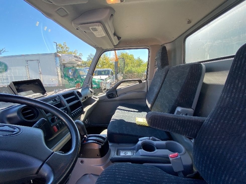 Medium Duty Box Truck-Light and Medium Duty Trucks-Hino-2020-195-Parsippany-NJ-100,872\n\t\tmiles-$ 42,500 - Image 19