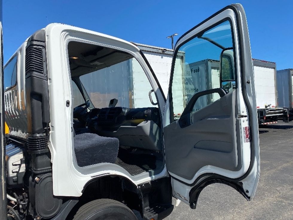 Medium Duty Box Truck-Light and Medium Duty Trucks-Hino-2020-195-Parsippany-NJ-100,872\n\t\tmiles-$ 42,500 - Image 20