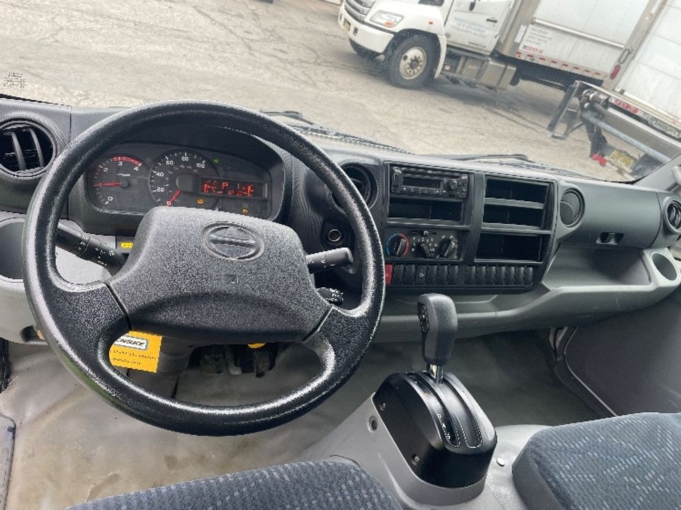 Medium Duty Box Truck-Light and Medium Duty Trucks-Hino-2020-195-Parsippany-NJ-82,090\n\t\tmiles-$ 44,750 - Image 18