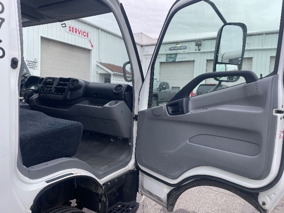 Medium Duty Box Truck-Light and Medium Duty Trucks-Hino-2020-195-Parsippany-NJ-82,090\n\t\tmiles-$ 44,750 - Image 20