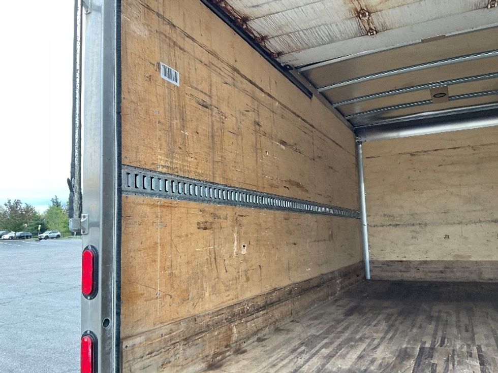 Medium Duty Box Truck-Light and Medium Duty Trucks-Hino-2020-195-Rochester-NY-113,591\n\t\tmiles-$ 39,250 - Image 11