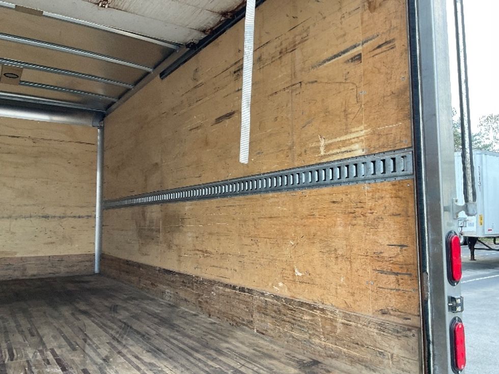 Medium Duty Box Truck-Light and Medium Duty Trucks-Hino-2020-195-Rochester-NY-113,591\n\t\tmiles-$ 39,250 - Image 12