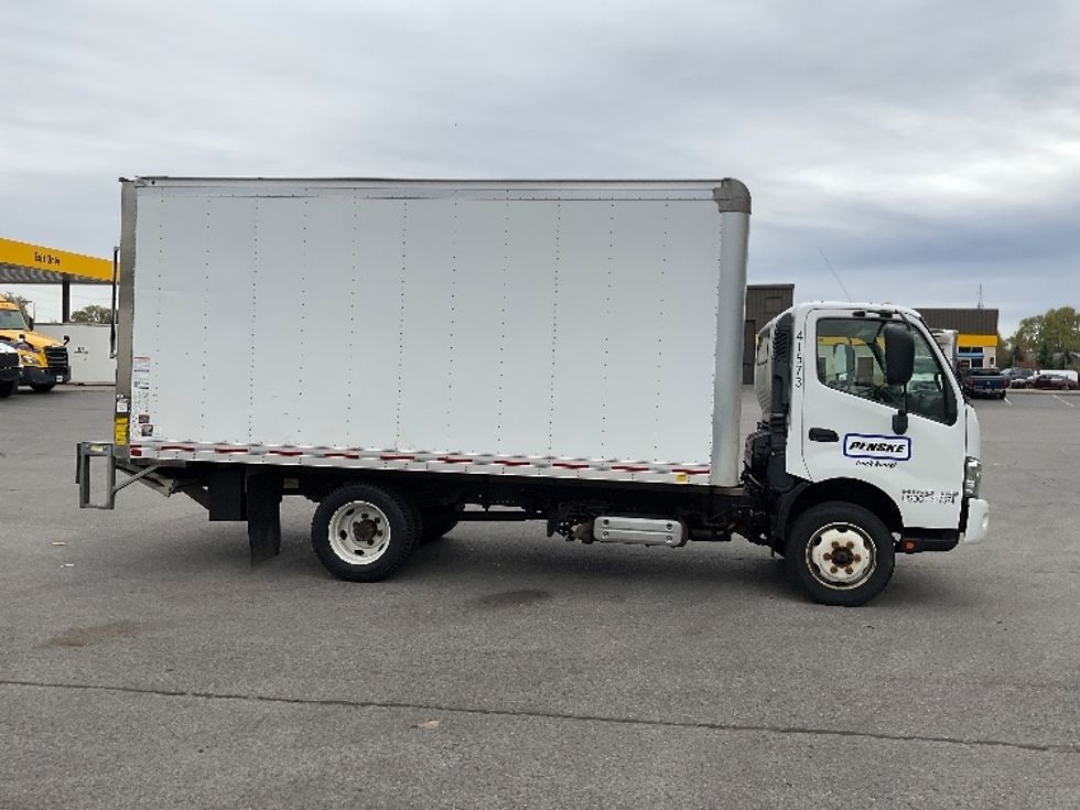 Medium Duty Box Truck-Light and Medium Duty Trucks-Hino-2020-195-Rochester-NY-113,591\n\t\tmiles-$ 39,250 - Image 15