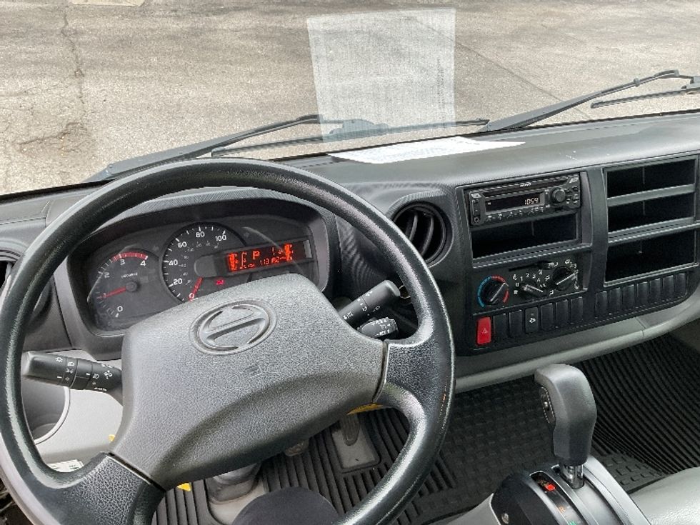 Medium Duty Box Truck-Light and Medium Duty Trucks-Hino-2020-195-Rochester-NY-113,591\n\t\tmiles-$ 39,250 - Image 18