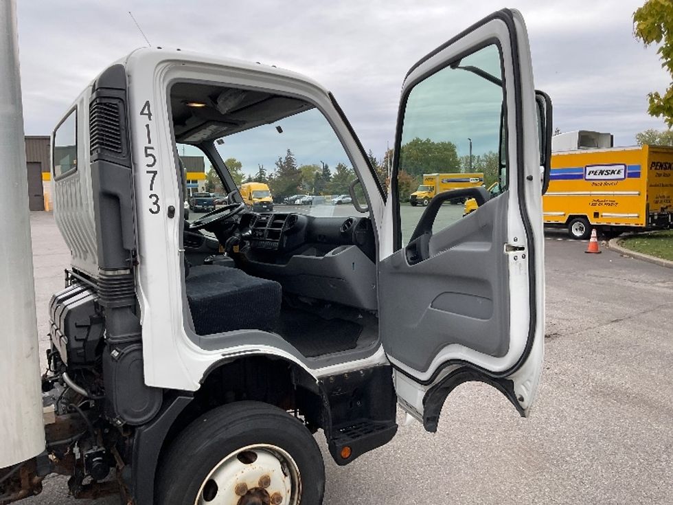 Medium Duty Box Truck-Light and Medium Duty Trucks-Hino-2020-195-Rochester-NY-113,591\n\t\tmiles-$ 39,250 - Image 20
