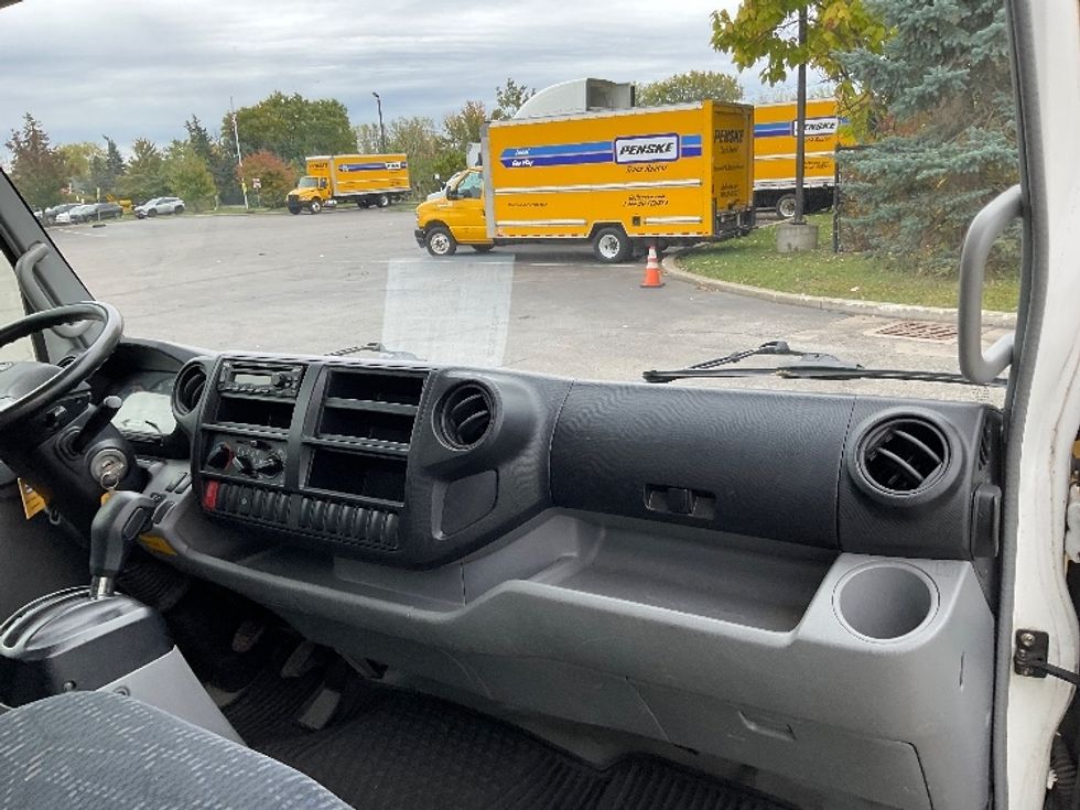 Medium Duty Box Truck-Light and Medium Duty Trucks-Hino-2020-195-Rochester-NY-113,591\n\t\tmiles-$ 39,250 - Image 21