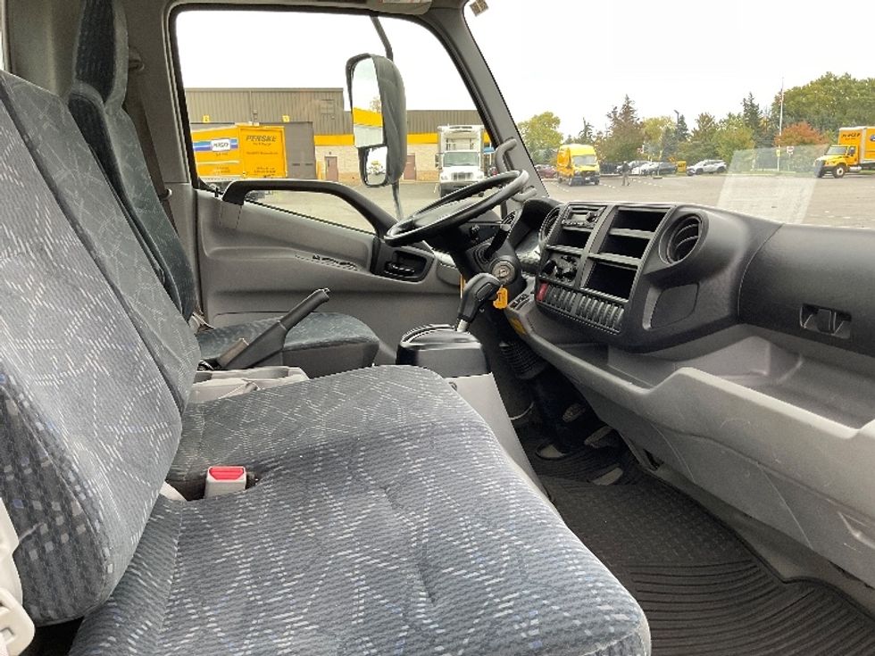 Medium Duty Box Truck-Light and Medium Duty Trucks-Hino-2020-195-Rochester-NY-113,591\n\t\tmiles-$ 39,250 - Image 22