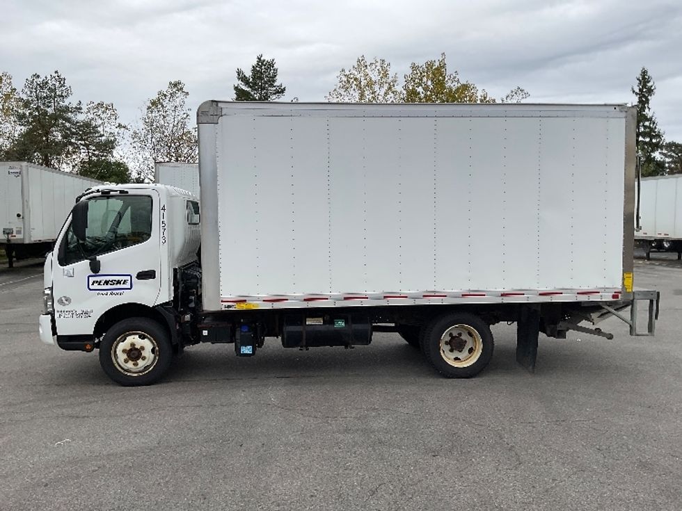 Medium Duty Box Truck-Light and Medium Duty Trucks-Hino-2020-195-Rochester-NY-113,591\n\t\tmiles-$ 39,250 - Image 4