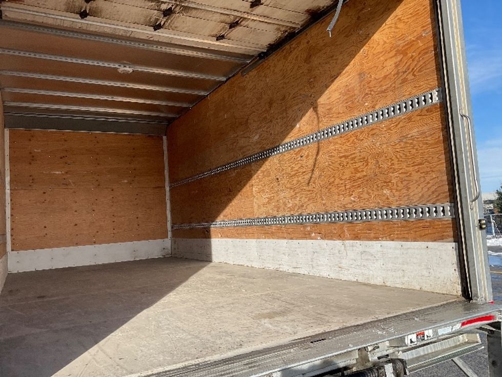 Medium Duty Box Truck-Light and Medium Duty Trucks-Hino-2020-195-Saint Laurent-PQ-141,567\n\t\tkm-$ 65,000 - Image 11