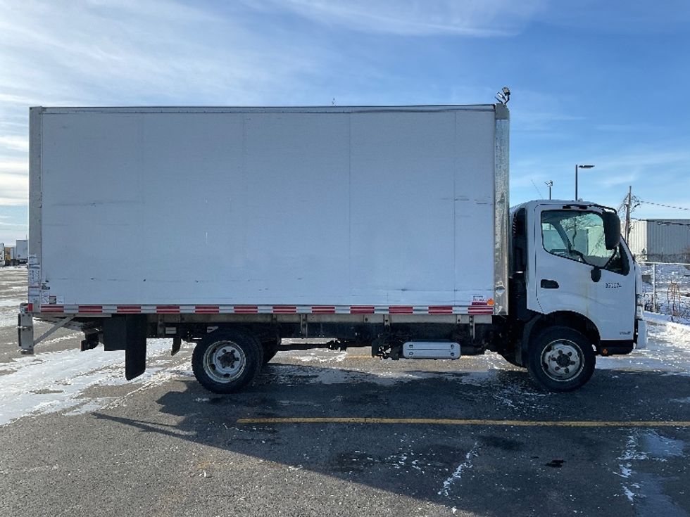 Medium Duty Box Truck-Light and Medium Duty Trucks-Hino-2020-195-Saint Laurent-PQ-141,567\n\t\tkm-$ 65,000 - Image 14