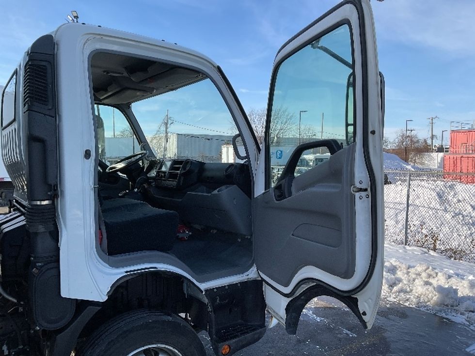 Medium Duty Box Truck-Light and Medium Duty Trucks-Hino-2020-195-Saint Laurent-PQ-141,567\n\t\tkm-$ 65,000 - Image 19