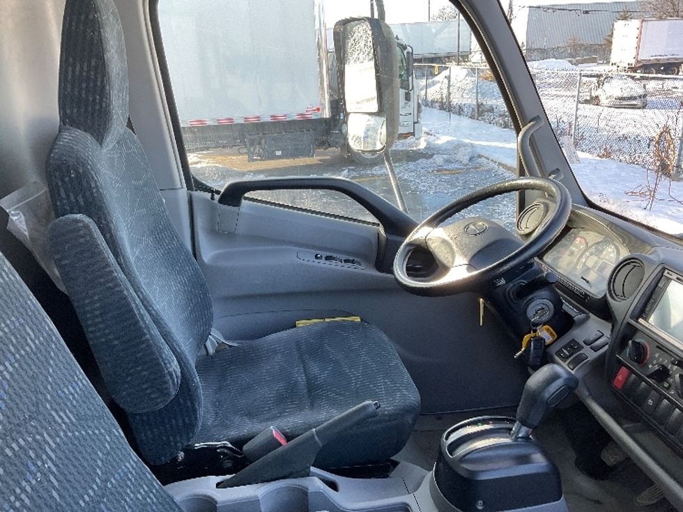 Medium Duty Box Truck-Light and Medium Duty Trucks-Hino-2020-195-Saint Laurent-PQ-141,567\n\t\tkm-$ 65,000 - Image 21