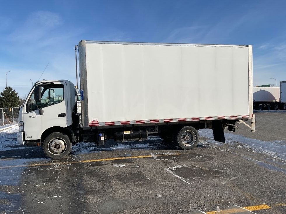 Medium Duty Box Truck-Light and Medium Duty Trucks-Hino-2020-195-Saint Laurent-PQ-141,567\n\t\tkm-$ 65,000 - Image 4