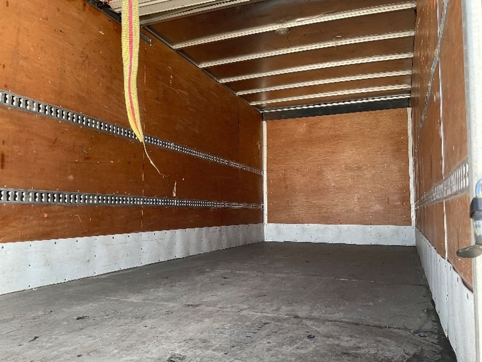 Medium Duty Box Truck-Light and Medium Duty Trucks-Hino-2020-195-Saint Laurent-PQ-155,133\n\t\tkm-$ 63,750 - Image 11