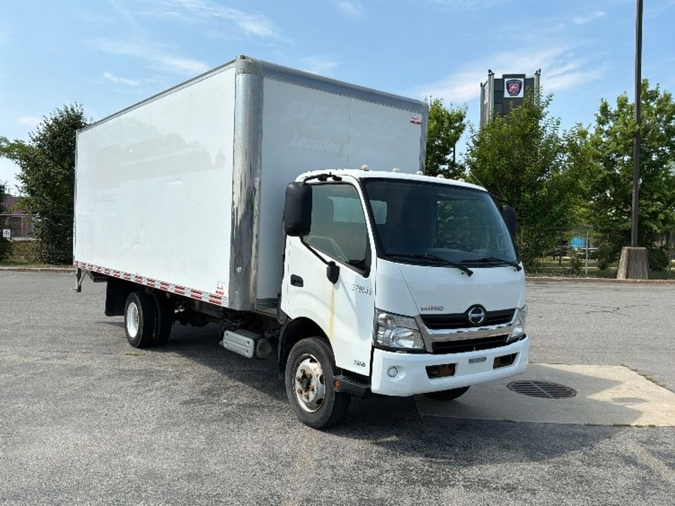 Medium Duty Box Truck-Light and Medium Duty Trucks-Hino-2020-195-Saint Laurent-PQ-161,585\n\t\tkm-$ 52,500 - Image 1