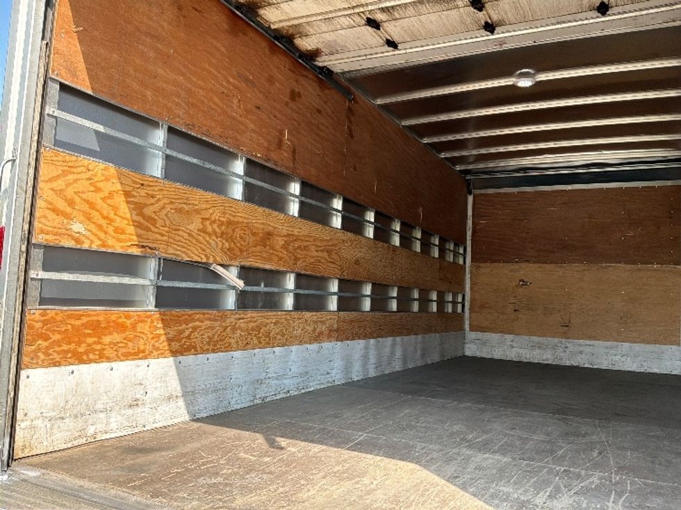 Medium Duty Box Truck-Light and Medium Duty Trucks-Hino-2020-195-Saint Laurent-PQ-161,585\n\t\tkm-$ 52,500 - Image 11