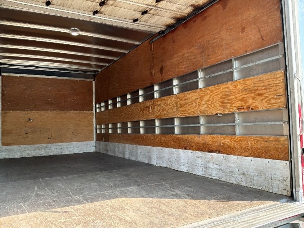 Medium Duty Box Truck-Light and Medium Duty Trucks-Hino-2020-195-Saint Laurent-PQ-161,585\n\t\tkm-$ 52,500 - Image 12