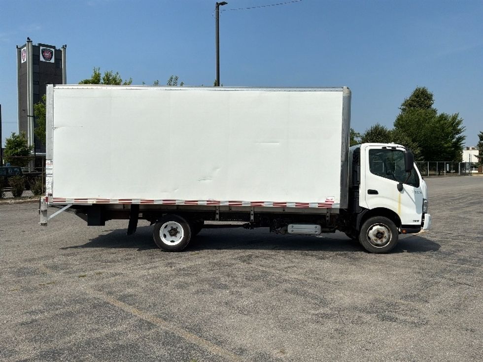 Medium Duty Box Truck-Light and Medium Duty Trucks-Hino-2020-195-Saint Laurent-PQ-161,585\n\t\tkm-$ 52,500 - Image 15
