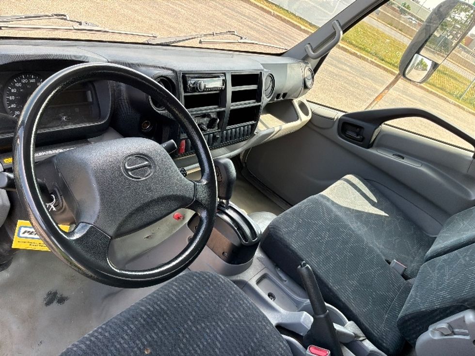 Medium Duty Box Truck-Light and Medium Duty Trucks-Hino-2020-195-Saint Laurent-PQ-161,585\n\t\tkm-$ 52,500 - Image 17