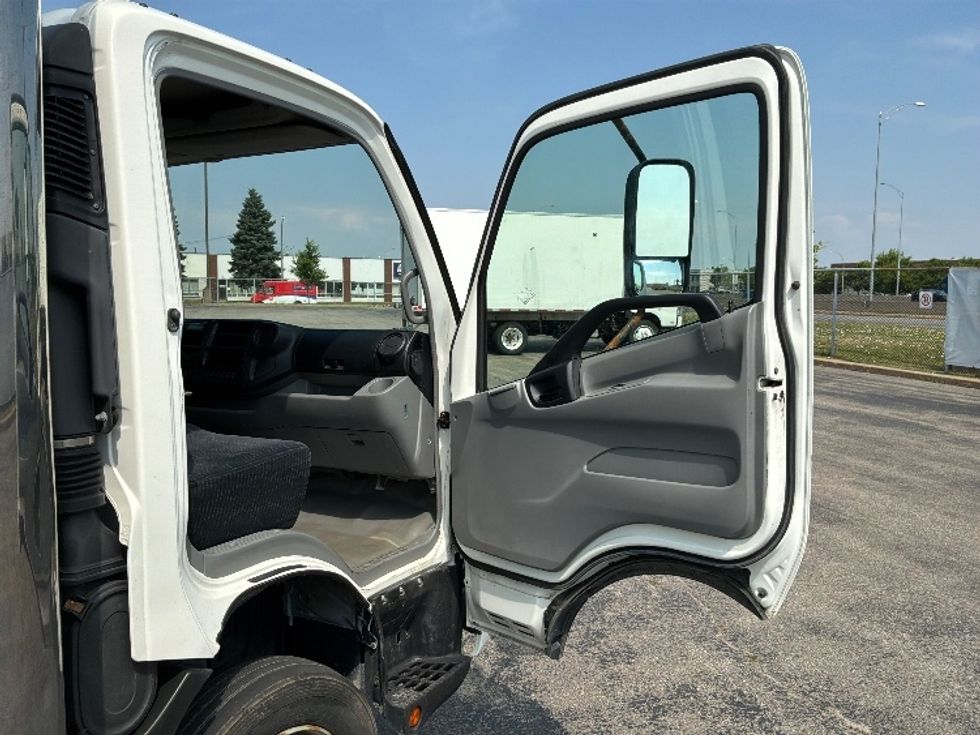 Medium Duty Box Truck-Light and Medium Duty Trucks-Hino-2020-195-Saint Laurent-PQ-161,585\n\t\tkm-$ 52,500 - Image 20