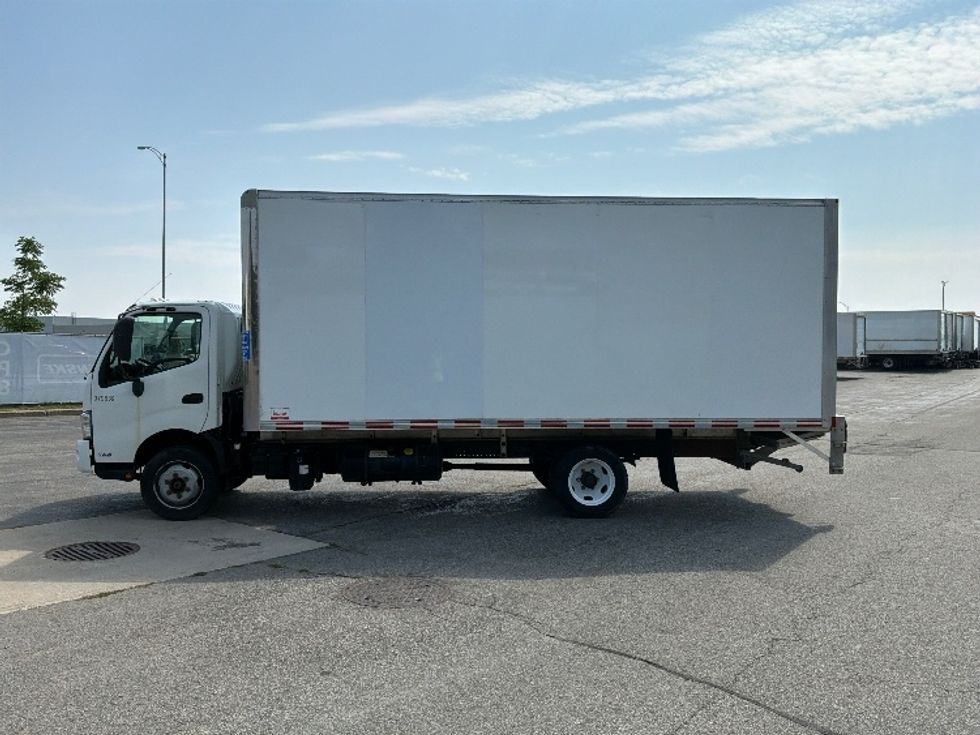 Medium Duty Box Truck-Light and Medium Duty Trucks-Hino-2020-195-Saint Laurent-PQ-161,585\n\t\tkm-$ 52,500 - Image 4