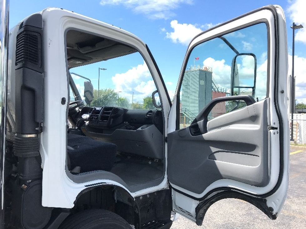 Medium Duty Box Truck-Light and Medium Duty Trucks-Hino-2020-195-Saint Laurent-PQ-164,373\n\t\tkm-$ 60,000 - Image 14