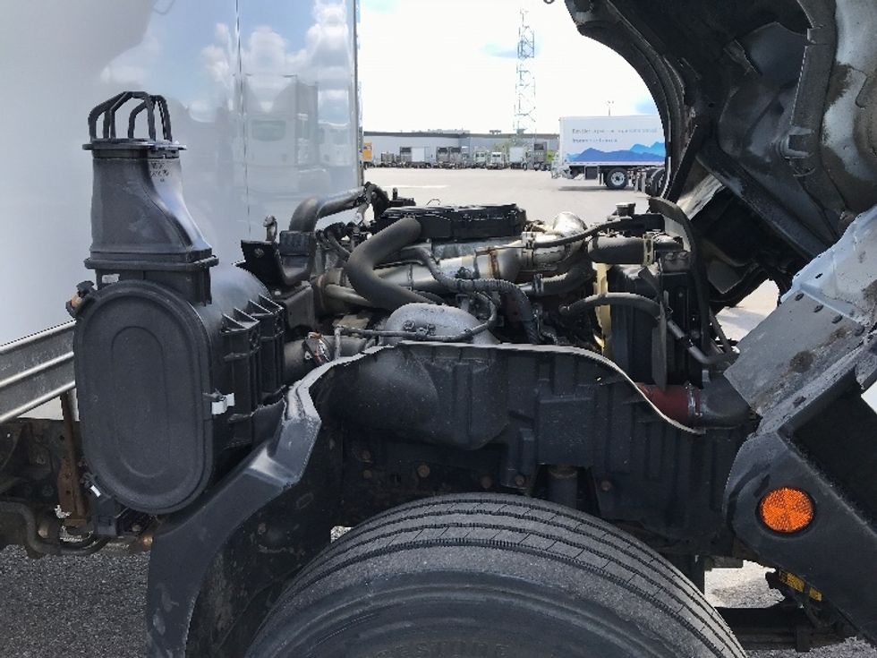 Medium Duty Box Truck-Light and Medium Duty Trucks-Hino-2020-195-Saint Laurent-PQ-164,373\n\t\tkm-$ 60,000 - Image 18