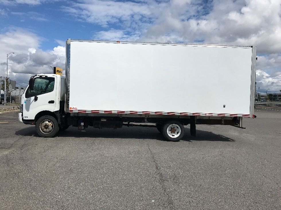 Medium Duty Box Truck-Light and Medium Duty Trucks-Hino-2020-195-Saint Laurent-PQ-164,373\n\t\tkm-$ 60,000 - Image 4