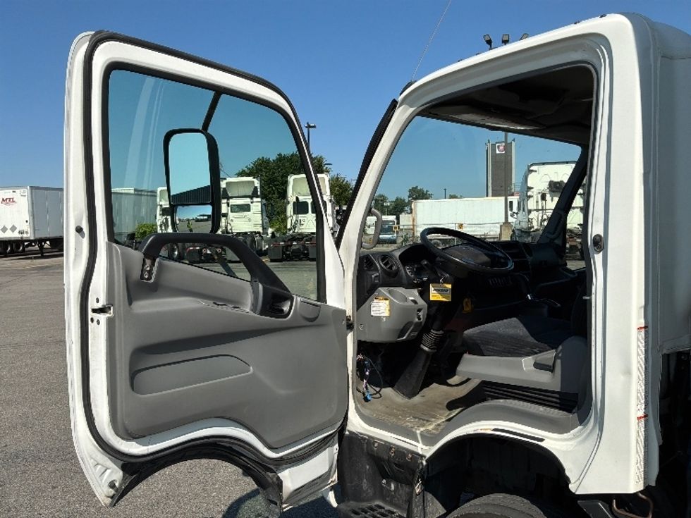 Medium Duty Box Truck-Light and Medium Duty Trucks-Hino-2020-195-Saint Laurent-PQ-168,326\n\t\tkm-$ 52,250 - Image 16