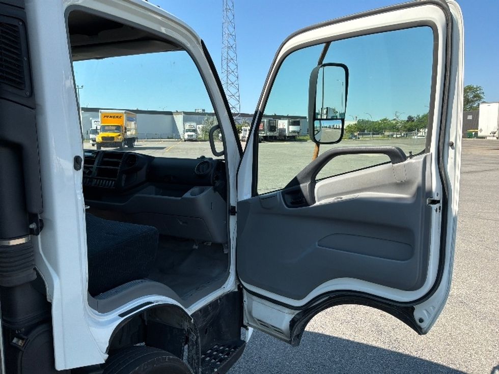 Medium Duty Box Truck-Light and Medium Duty Trucks-Hino-2020-195-Saint Laurent-PQ-168,326\n\t\tkm-$ 52,250 - Image 20