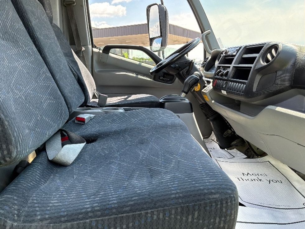 Medium Duty Box Truck-Light and Medium Duty Trucks-Hino-2020-195-Saint Laurent-PQ-222,430\n\t\tkm-$ 48,250 - Image 22