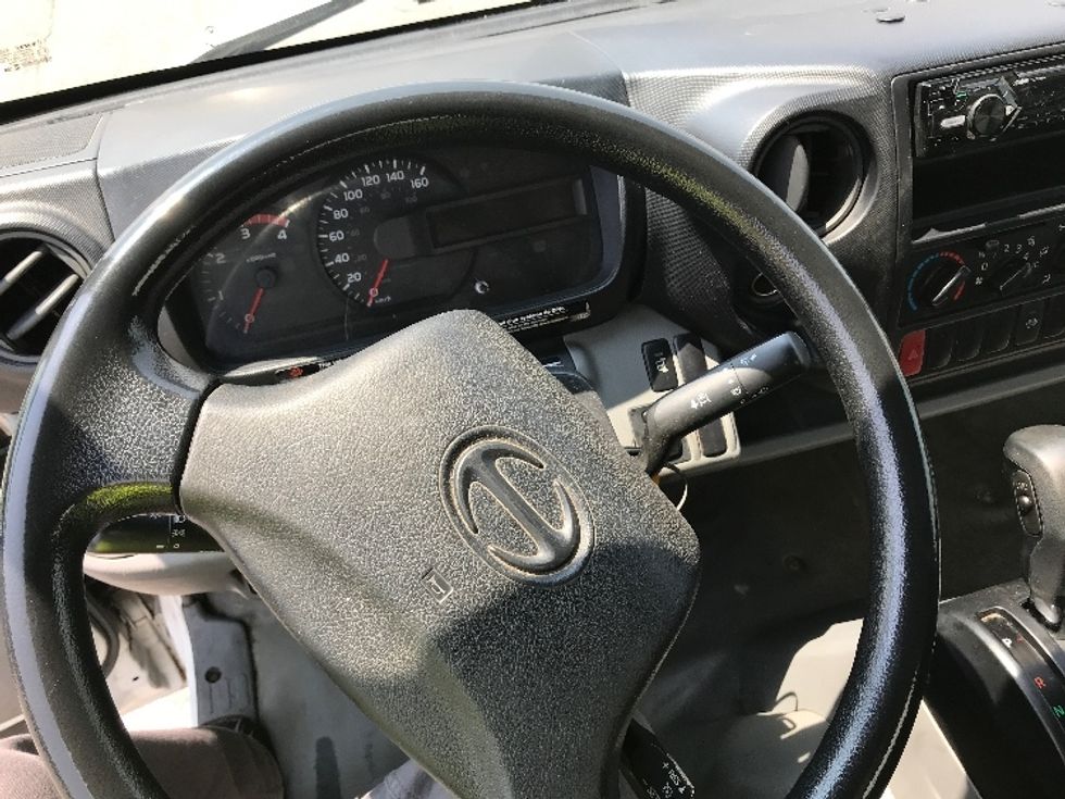 Medium Duty Box Truck-Light and Medium Duty Trucks-Hino-2020-195-Saint Laurent-PQ-231,442\n\t\tkm-$ 56,500 - Image 17