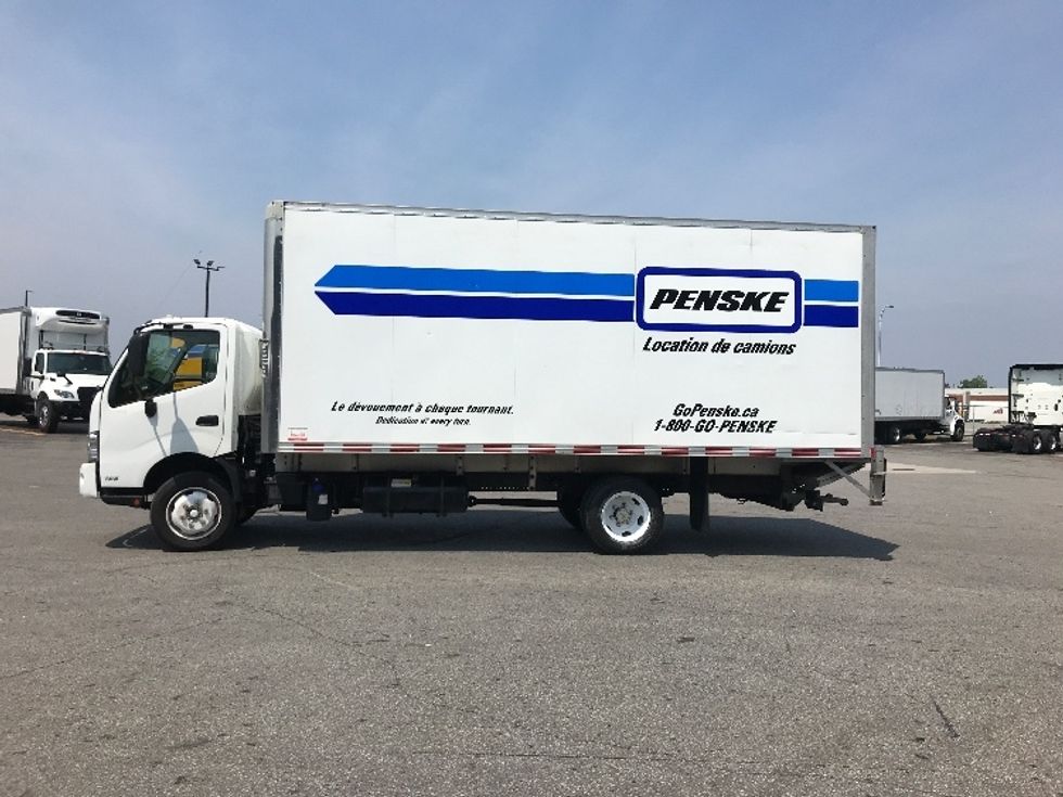 Medium Duty Box Truck-Light and Medium Duty Trucks-Hino-2020-195-Saint Laurent-PQ-231,442\n\t\tkm-$ 56,500 - Image 4