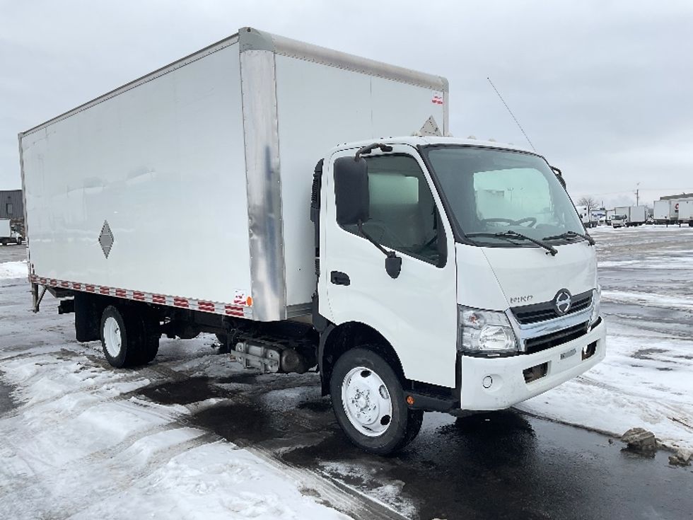 Medium Duty Box Truck-Light and Medium Duty Trucks-Hino-2020-195-Saint Laurent-PQ-235,802\n\t\tkm-$ 55,000 - Image 1