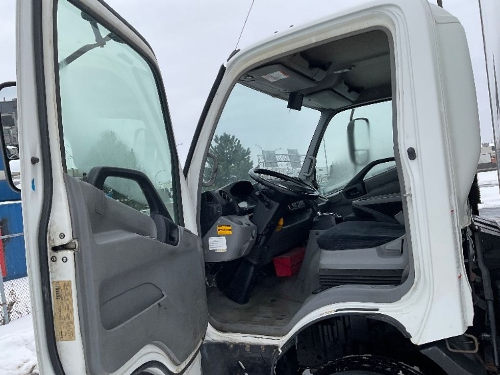 Medium Duty Box Truck-Light and Medium Duty Trucks-Hino-2020-195-Saint Laurent-PQ-235,802\n\t\tkm-$ 55,000 - Image 16