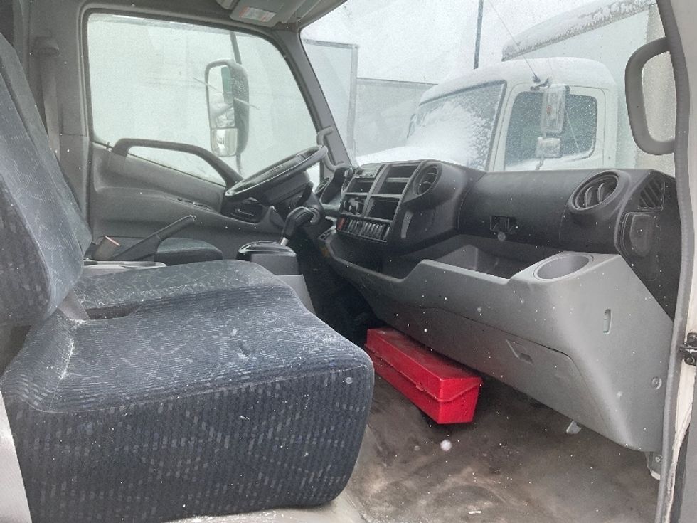 Medium Duty Box Truck-Light and Medium Duty Trucks-Hino-2020-195-Saint Laurent-PQ-235,802\n\t\tkm-$ 55,000 - Image 19