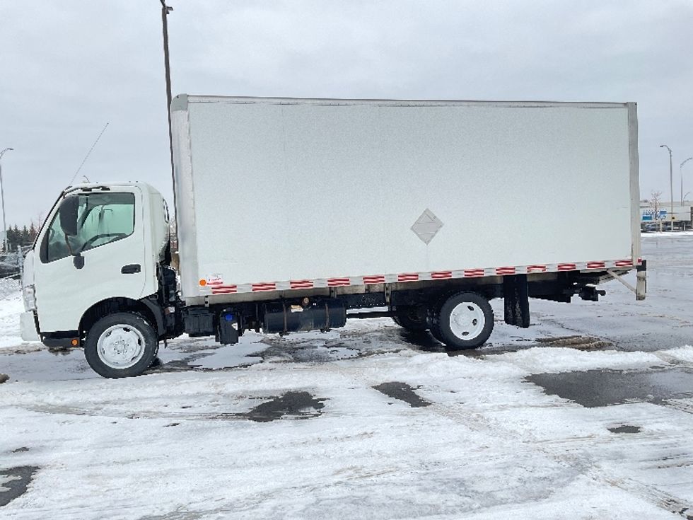 Medium Duty Box Truck-Light and Medium Duty Trucks-Hino-2020-195-Saint Laurent-PQ-235,802\n\t\tkm-$ 55,000 - Image 4