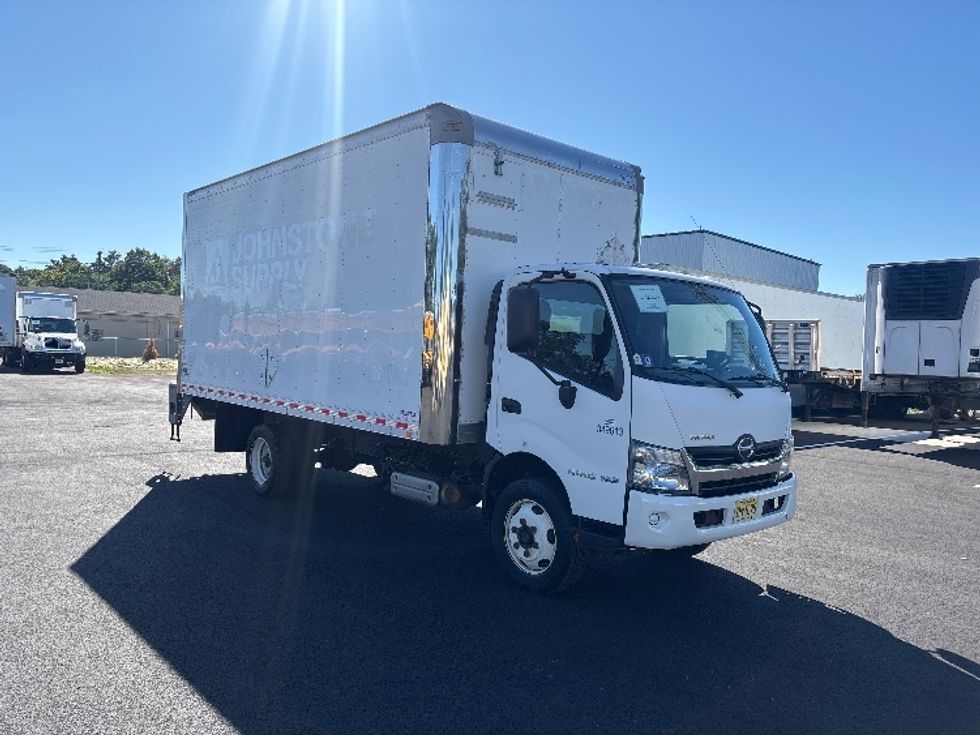 Medium Duty Box Truck-Light and Medium Duty Trucks-Hino-2020-195-South Plainfield-NJ-118,808\n\t\tmiles-$ 40,750 - Image 1