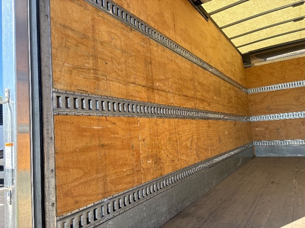 Medium Duty Box Truck-Light and Medium Duty Trucks-Hino-2020-195-South Plainfield-NJ-118,808\n\t\tmiles-$ 40,750 - Image 11