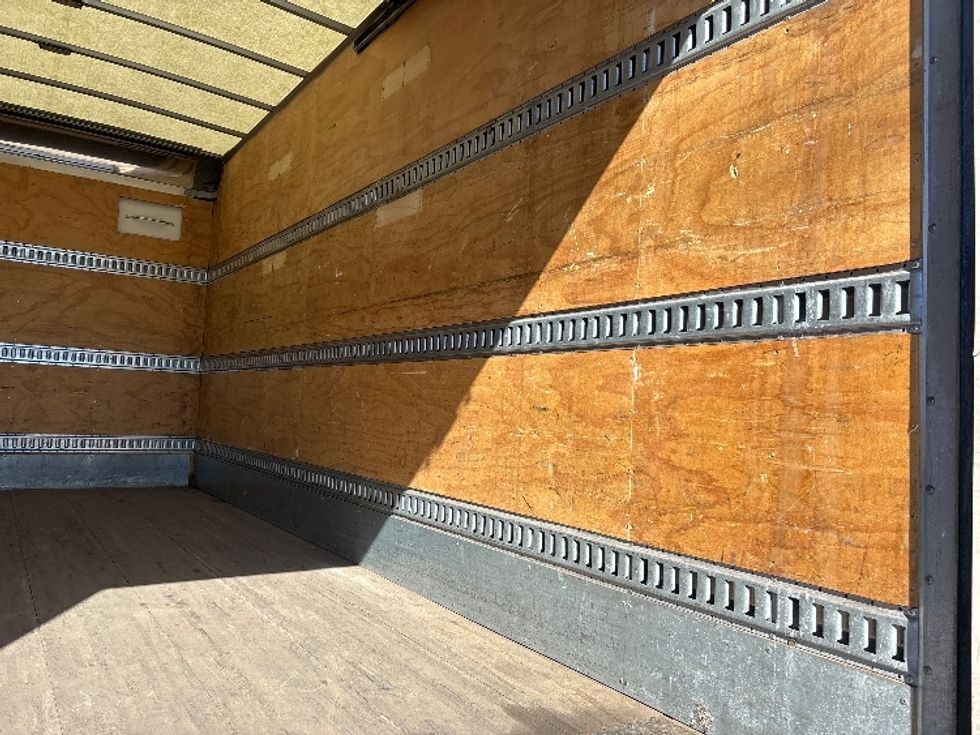 Medium Duty Box Truck-Light and Medium Duty Trucks-Hino-2020-195-South Plainfield-NJ-118,808\n\t\tmiles-$ 40,750 - Image 12