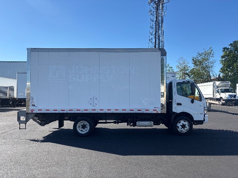 Medium Duty Box Truck-Light and Medium Duty Trucks-Hino-2020-195-South Plainfield-NJ-118,808\n\t\tmiles-$ 40,750 - Image 15