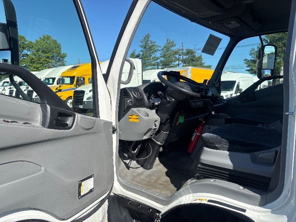 Medium Duty Box Truck-Light and Medium Duty Trucks-Hino-2020-195-South Plainfield-NJ-118,808\n\t\tmiles-$ 40,750 - Image 16