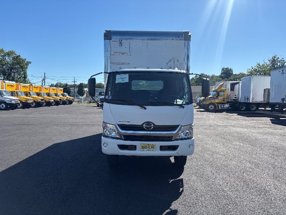 Medium Duty Box Truck-Light and Medium Duty Trucks-Hino-2020-195-South Plainfield-NJ-118,808\n\t\tmiles-$ 40,750 - Image 2